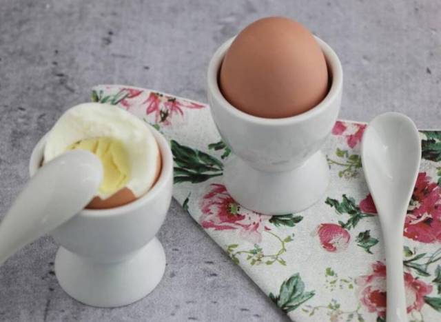 E-shop Kinekus Stojan na vajíčko s lyžičkou, sada 2 ks, porcelán