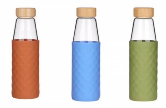 E-shop Kinekus Fľaša sklo 500ml CARO, s bambusovým uzáverom v sikónovom obale MIX