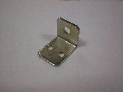 Uholník - 3 diery, 25x20x20mm. nikel/100ks