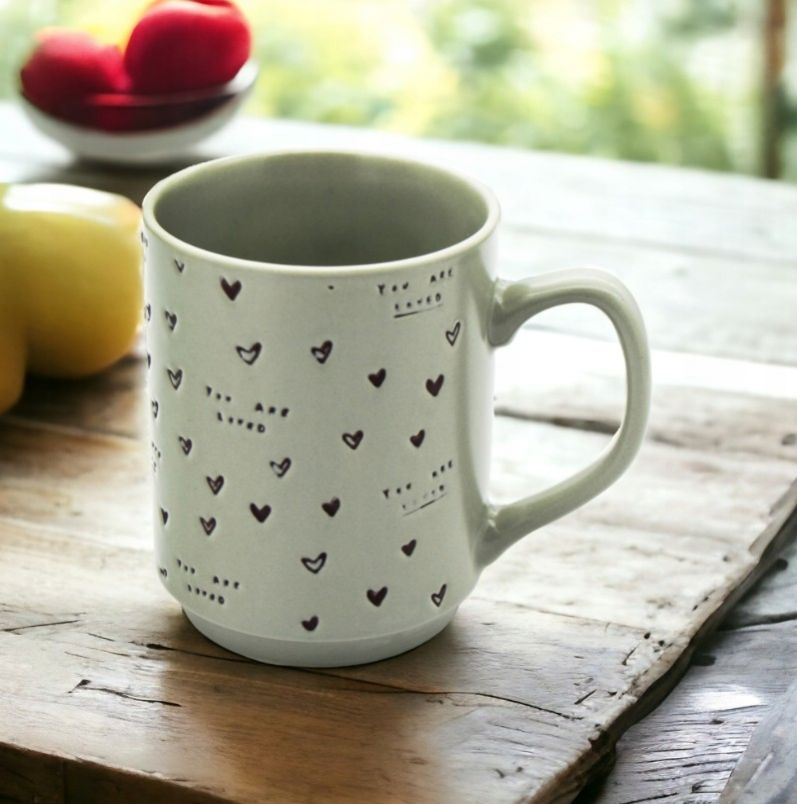 Kinekus Hrnček porcelánový 340ml, zelený, dekor srdiečka