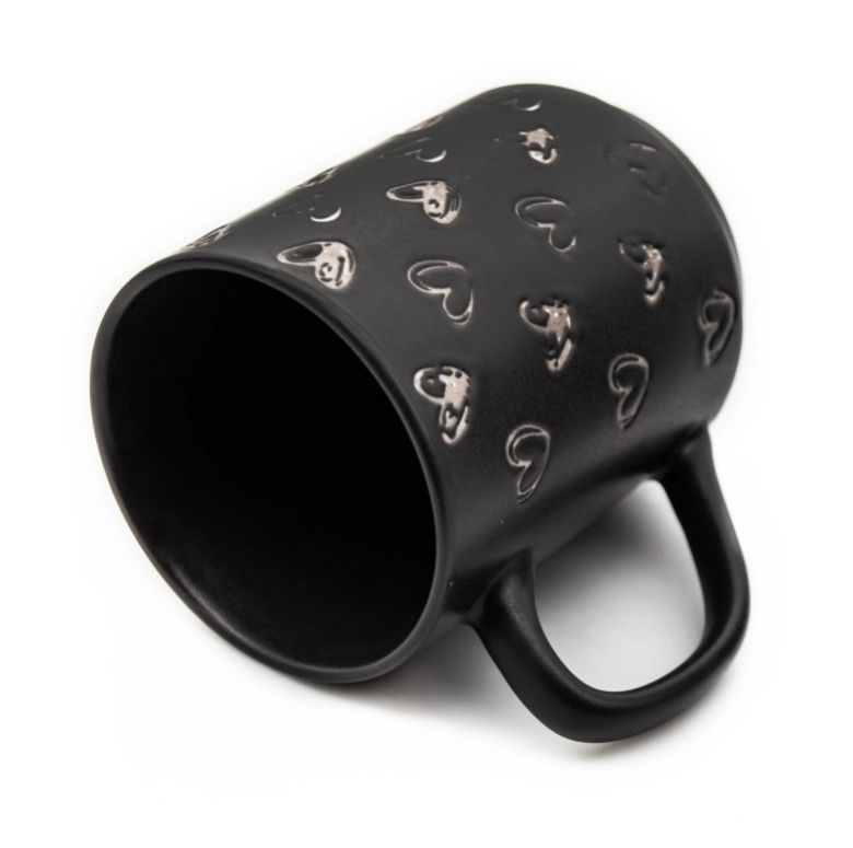 Kinekus Hrnček porcelánový 340ml, čierny, dekor srdiečka