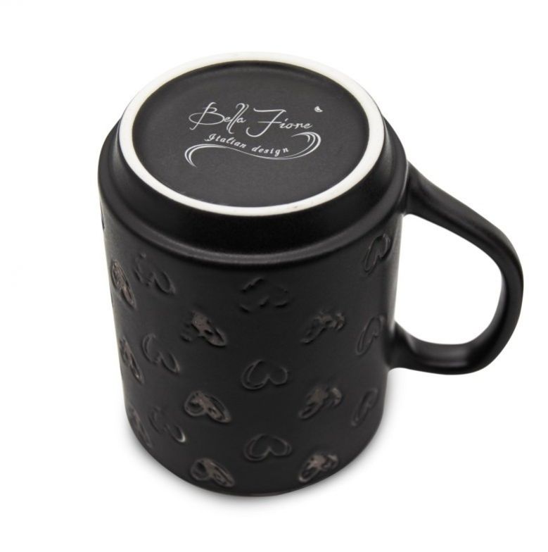 Kinekus Hrnček porcelánový 340ml, čierny, dekor srdiečka