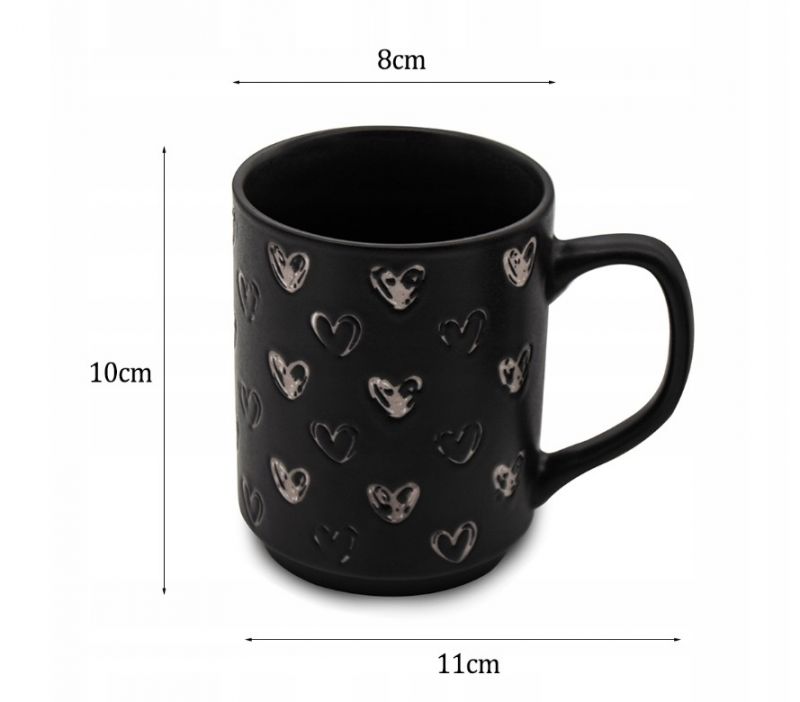 Kinekus Hrnček porcelánový 340ml, čierny, dekor srdiečka