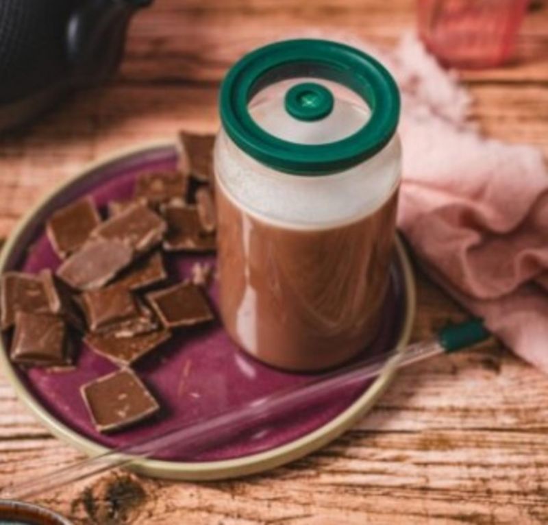 Kinekus Hrnček sklo 0,5l s vekom a sklenenou slamkou ROL