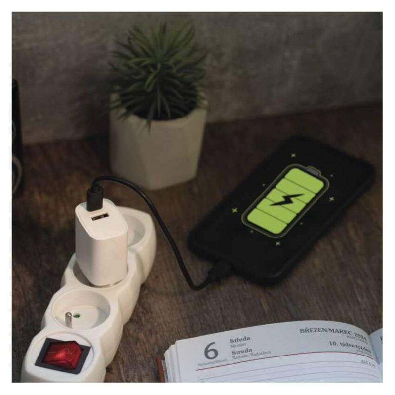 EMOS Adaptér USB univerzálny BASIC do siete 15 W max.