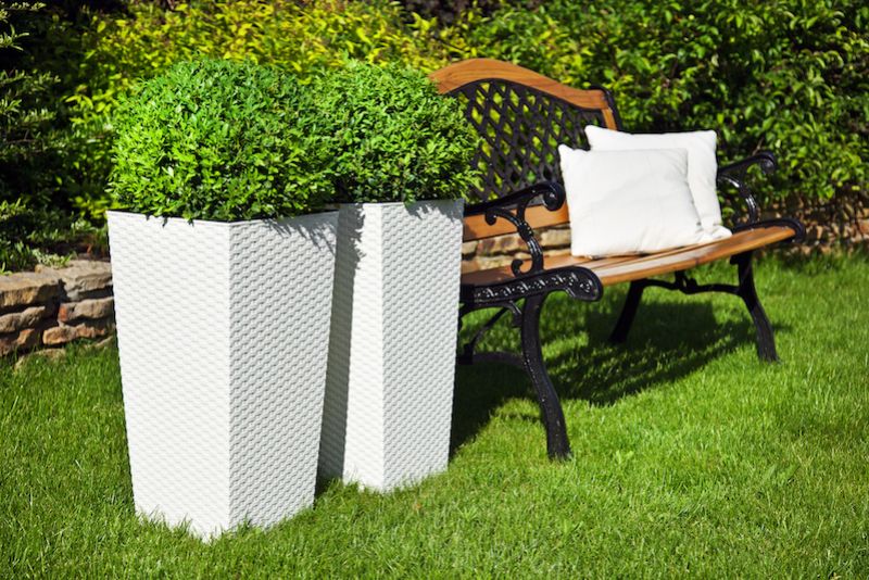 Kinekus Kvetináč vysoký, plastový, dĺžka strany 25cm, FINEZJA, imitácia ratanu, biely