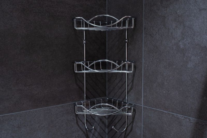 Kinekus Polička kúpeľňová 3- poschodová + vešiak, rohová, chróm, 22,5x14,8x43cm