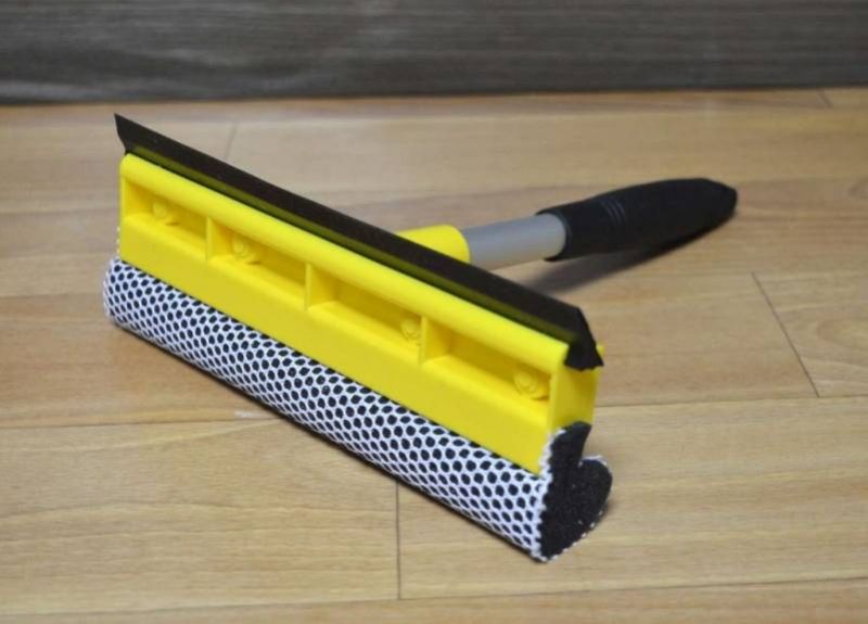 Kinekus Stierka na okná, obojstranná, s krátkou násadou, šírka 21cm