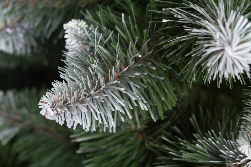 Kinekus Vianočný stromček 2,2 m, diamantová borovica zasnežená