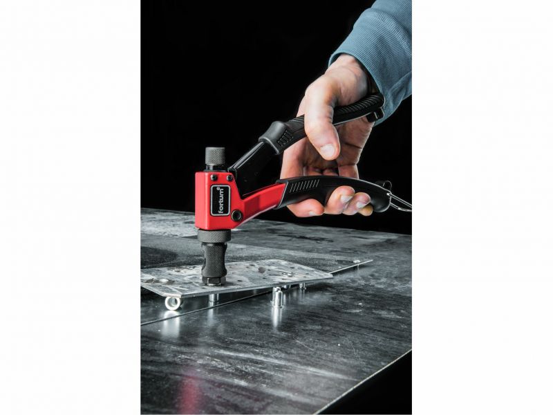 FORTUM Kliešte nitovacie pakové pre matice M3-M6 200mm
