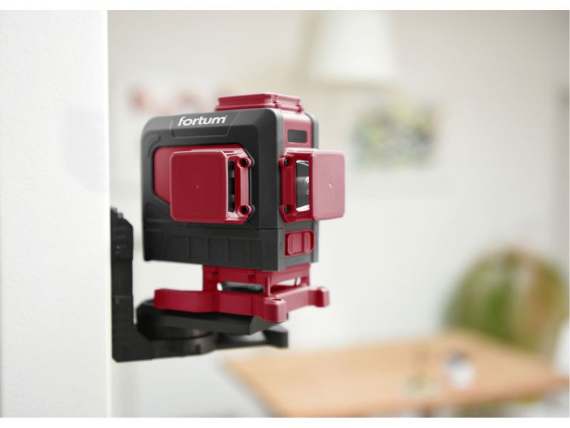 FORTUM Vodováha laserová krížová samonivelačná, 3D (3x360°), zelený lúč, Li-ion akumulátor, USB nabíjanie