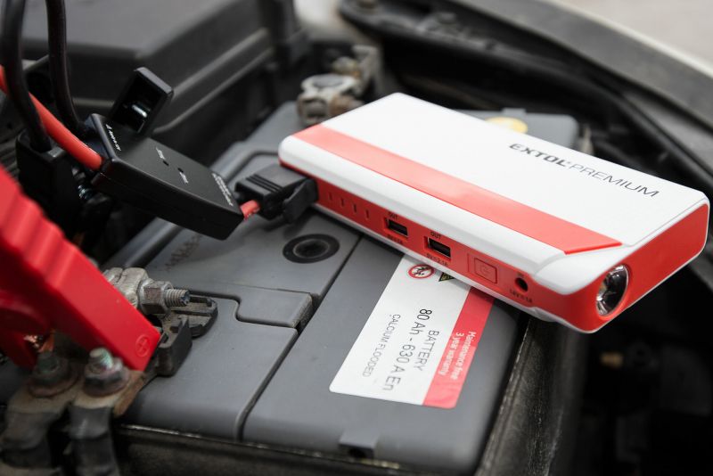 EXTOL PREMIUM Štartovací zdroj s powerbankou, 9000Ah, 200A, max.400A, benzín do 4000ccm