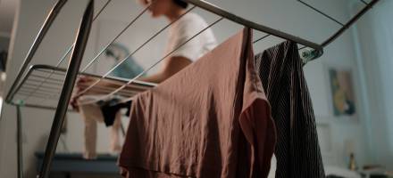 Sušiak na prádlo: Praktický pomocník do bytu aj do domu