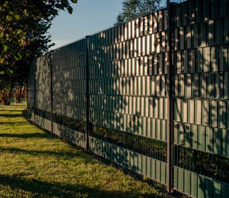 Folia tieniaca do plotových panelov 19cm/35m antracit+ 20x spona