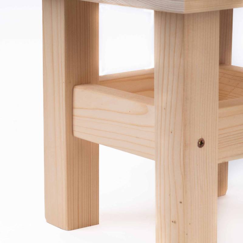Drevený stolček, štvorec 25 x 25 cm, výška 26 cm