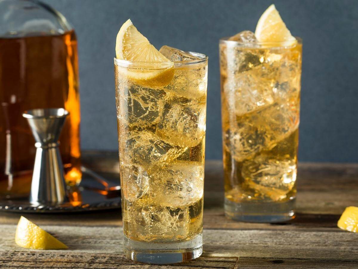 Whisky v Highball pohári.