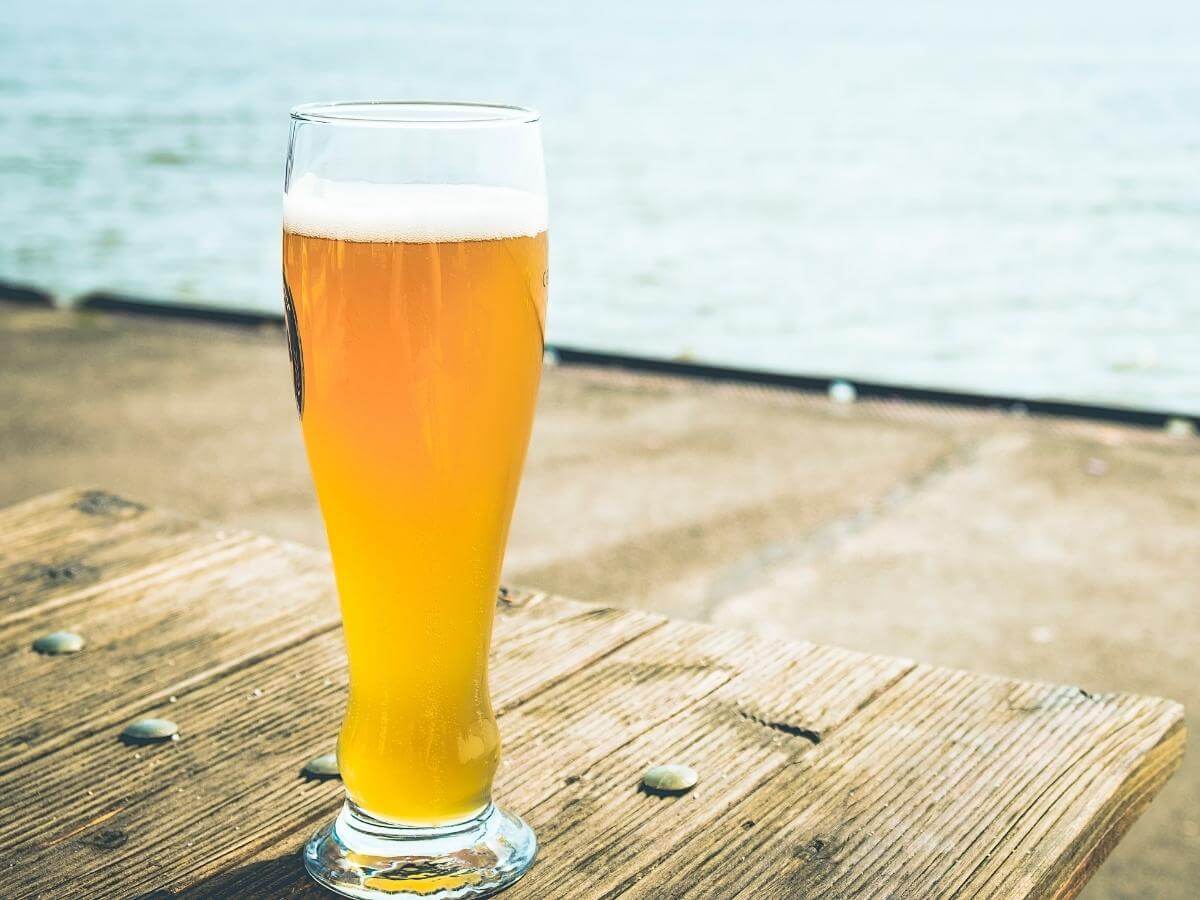 Pivo v Pilsner pohári.