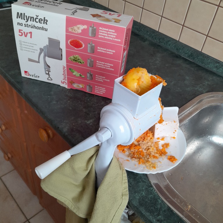Mlynček na strúhanku, zeleninu, orechy, sada 5 bubnov, SKVELER