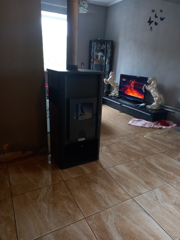 Kachle ROMA E s výmenníkom červené