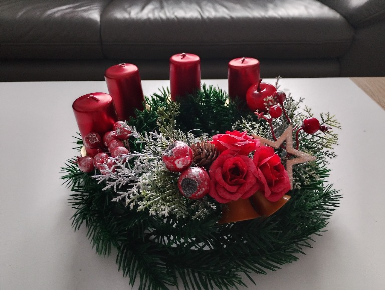 Adventný veniec, mix dekorov