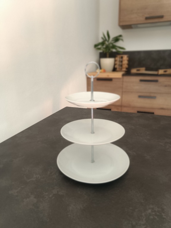 Podnos - etažérka 3-poschodový porcelánový biely